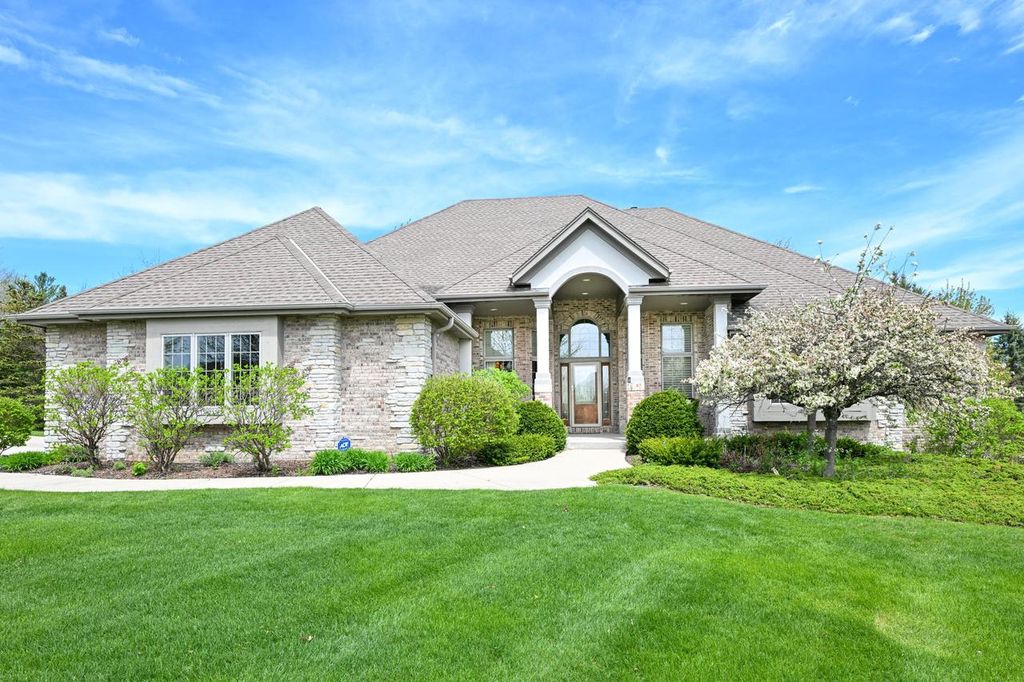 N52W21298 Golfview COURT, Menomonee Falls, WI 53051
