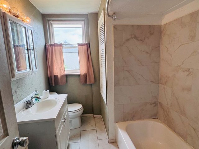 1514 5th Ave, Coraopolis, PA 15108