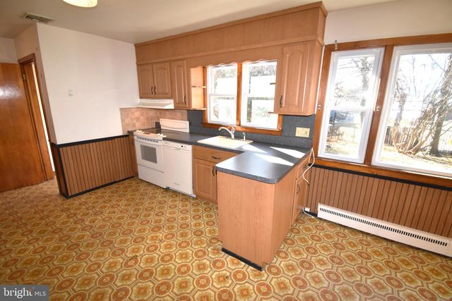 891 E 3RD ST E, Florence, NJ 08518