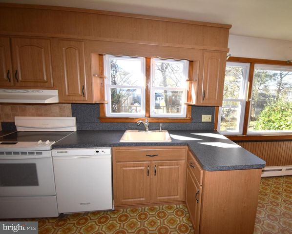 891 E 3RD ST E, Florence, NJ 08518