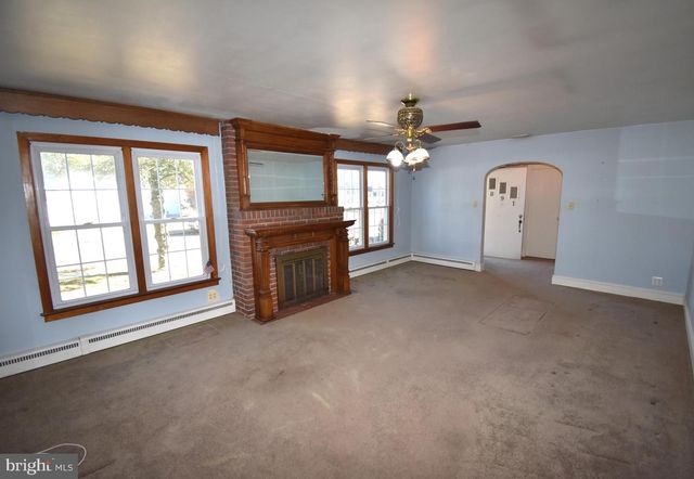 891 E 3RD ST E, Florence, NJ 08518