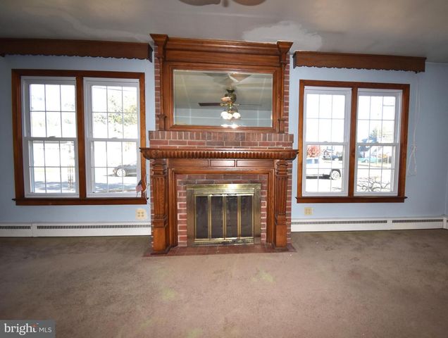 891 E 3RD ST E, Florence, NJ 08518