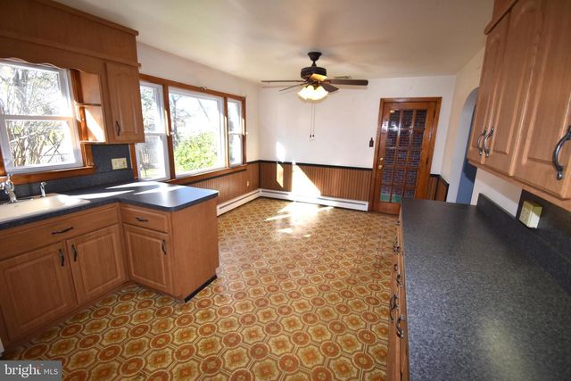 891 E 3RD ST E, Florence, NJ 08518