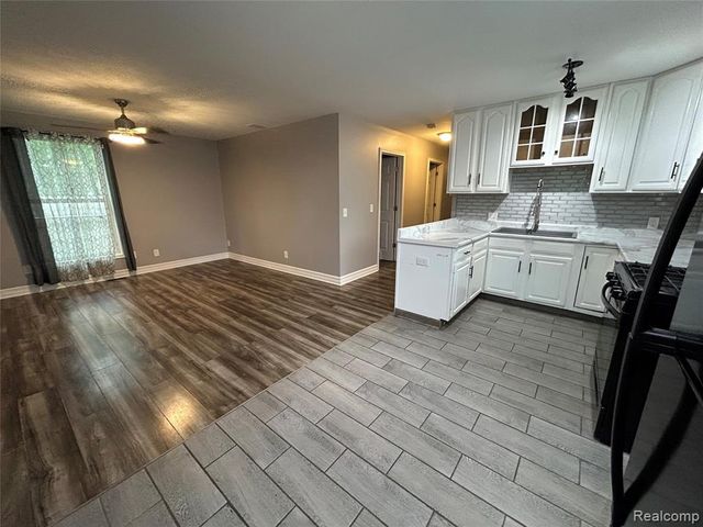 4247 Laforest Drive, Waterford, MI 48329