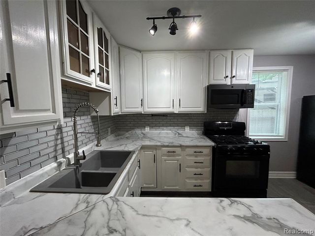4247 Laforest Drive, Waterford, MI 48329