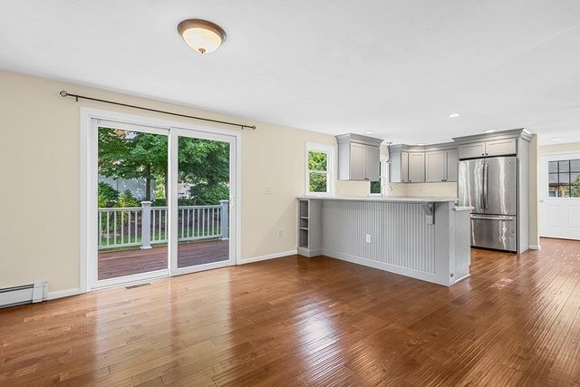 95 Franklin St, Wrentham, MA 02093