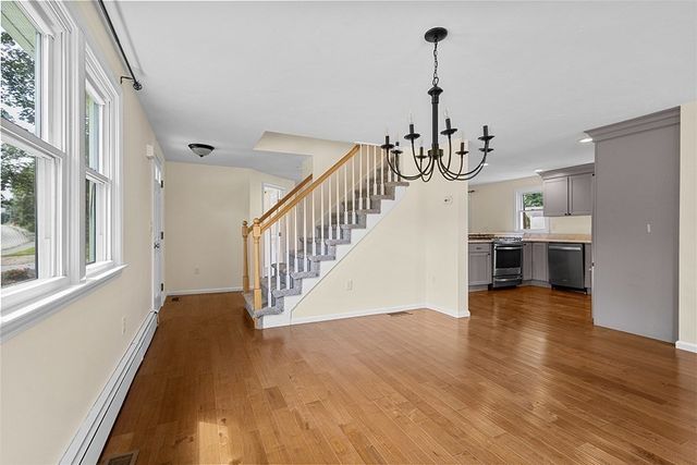 95 Franklin St, Wrentham, MA 02093