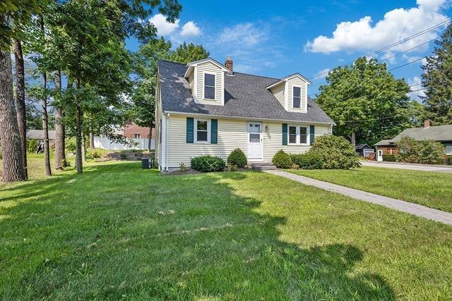95 Franklin St, Wrentham, MA 02093