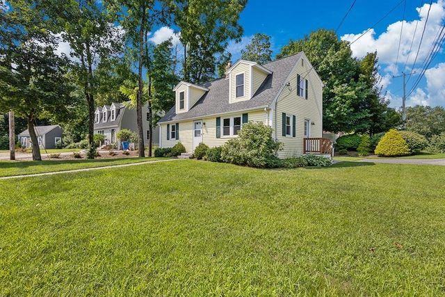 95 Franklin St, Wrentham, MA 02093