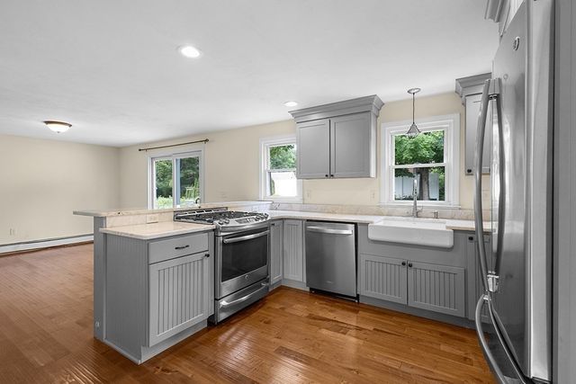 95 Franklin St, Wrentham, MA 02093