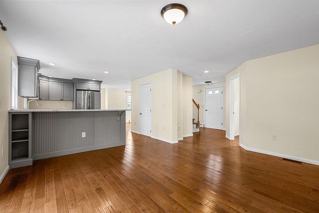 95 Franklin St, Wrentham, MA 02093