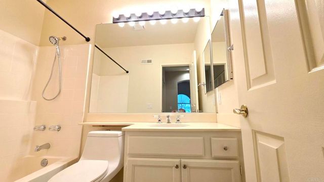 1872 Matin Circle 204, San Marcos, CA 92069