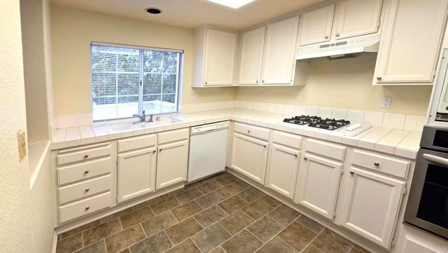 1872 Matin Circle 204, San Marcos, CA 92069