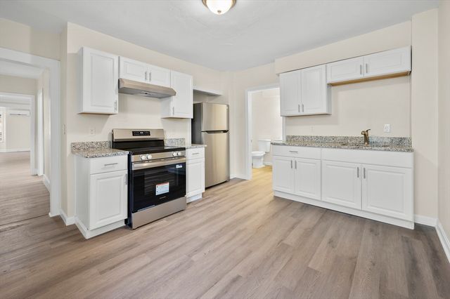 11 Hampshire St, Lowell, MA 01850