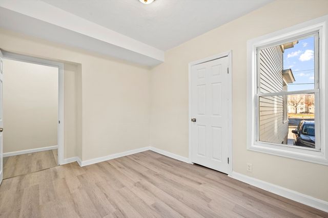 11 Hampshire St, Lowell, MA 01850