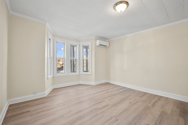 11 Hampshire St, Lowell, MA 01850