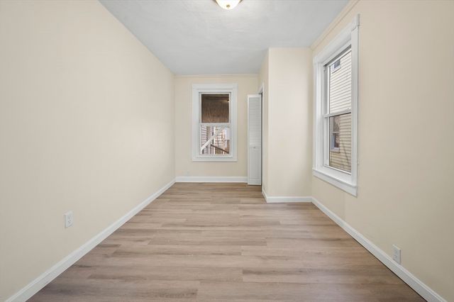 11 Hampshire St, Lowell, MA 01850