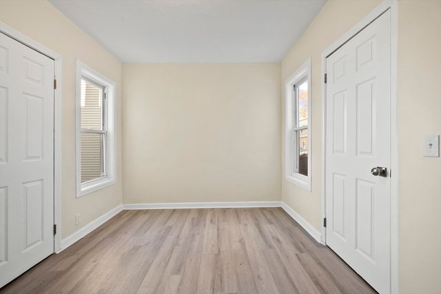 11 Hampshire St, Lowell, MA 01850