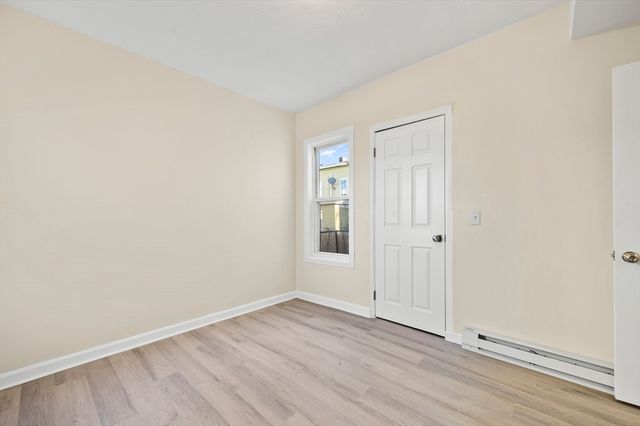 11 Hampshire St, Lowell, MA 01850