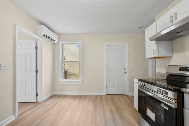 11 Hampshire St, Lowell, MA 01850