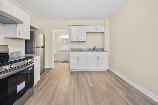 11 Hampshire St, Lowell, MA 01850