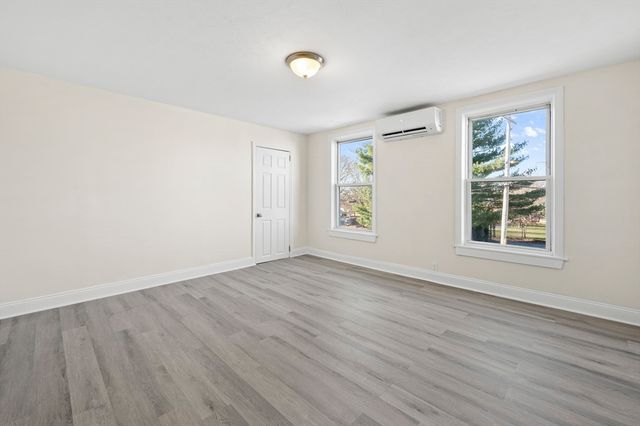 11 Hampshire St, Lowell, MA 01850