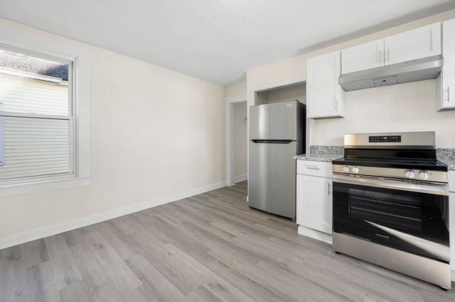 11 Hampshire St, Lowell, MA 01850