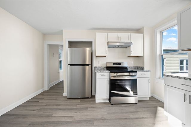 11 Hampshire St, Lowell, MA 01850