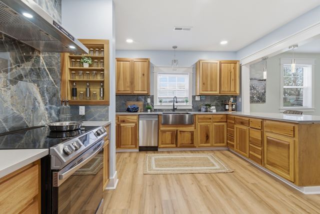 1237 Abiff Rd, Bon Aqua, TN 37025