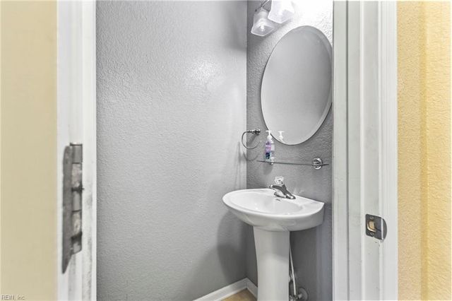 330 Thelmar LN, Portsmouth, VA 23701