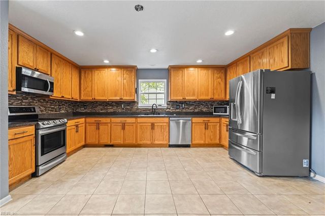 330 Thelmar LN, Portsmouth, VA 23701