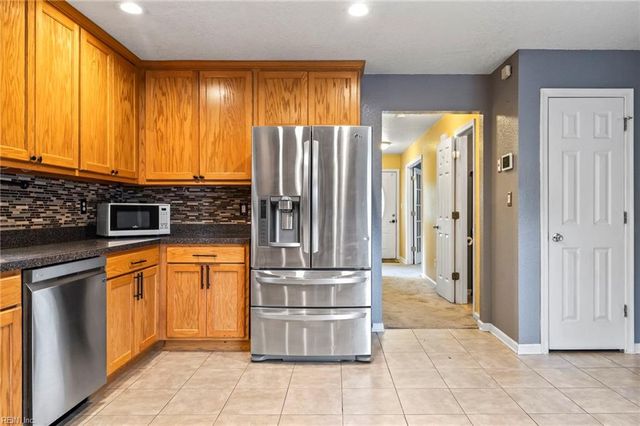 330 Thelmar LN, Portsmouth, VA 23701