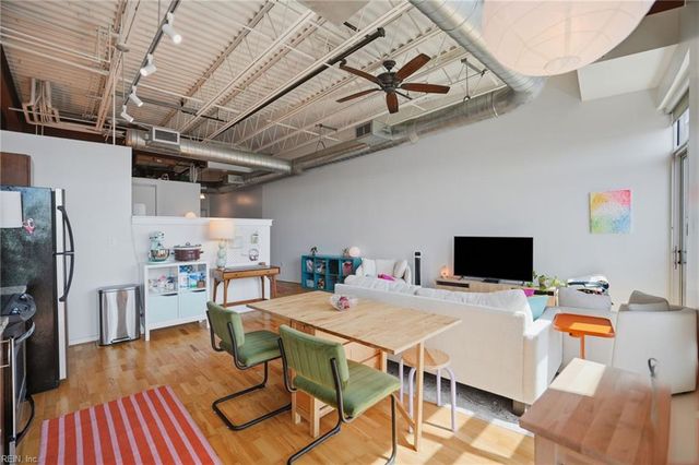 221 Market St Unit 548, Virginia Beach, VA 23462