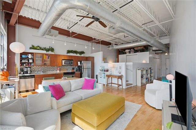 221 Market St Unit 548, Virginia Beach, VA 23462