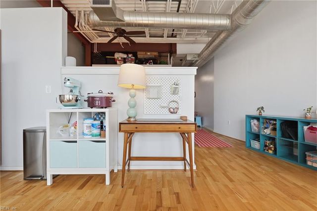 221 Market St Unit 548, Virginia Beach, VA 23462