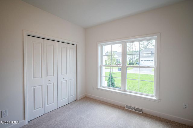 10 Espen Place, Niskayuna, NY 12309