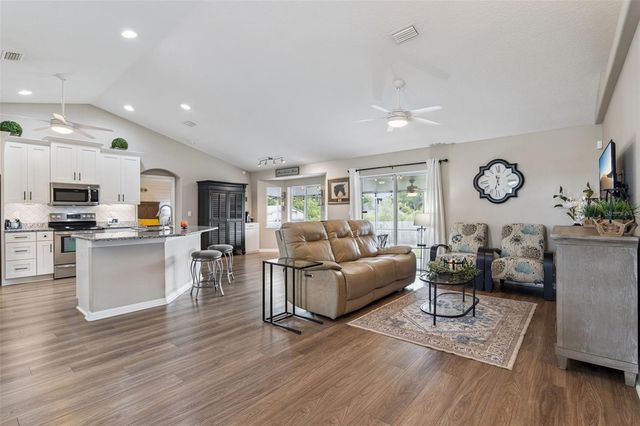 132 FLORIDANA ROAD, Debary, FL 32713
