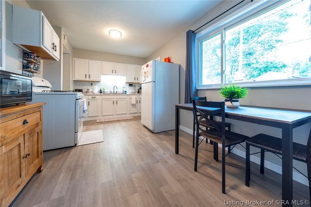 1022 Hazelwood Court, Clarksville, IN 47129