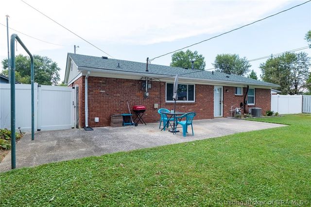1022 Hazelwood Court, Clarksville, IN 47129