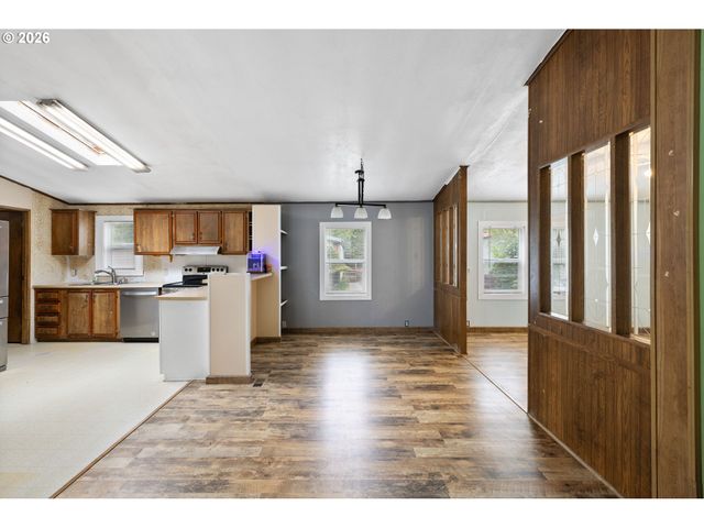 13141 Se POWELL Blvd 18, Portland, OR 97236