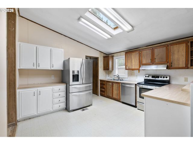 13141 Se POWELL Blvd 18, Portland, OR 97236