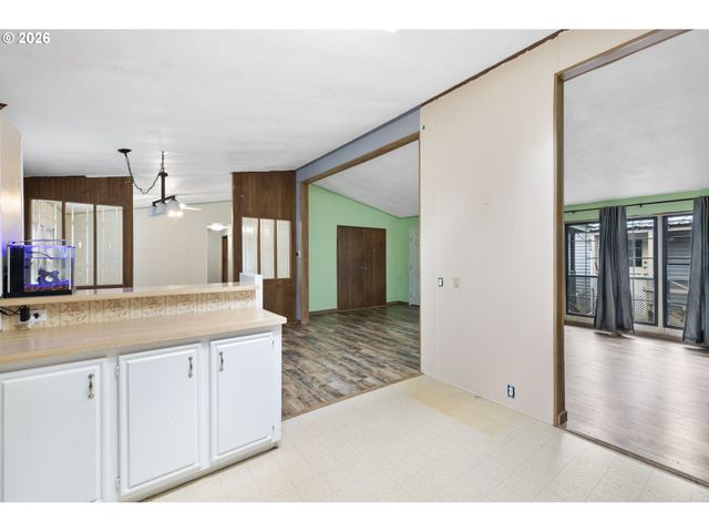 13141 Se POWELL Blvd 18, Portland, OR 97236