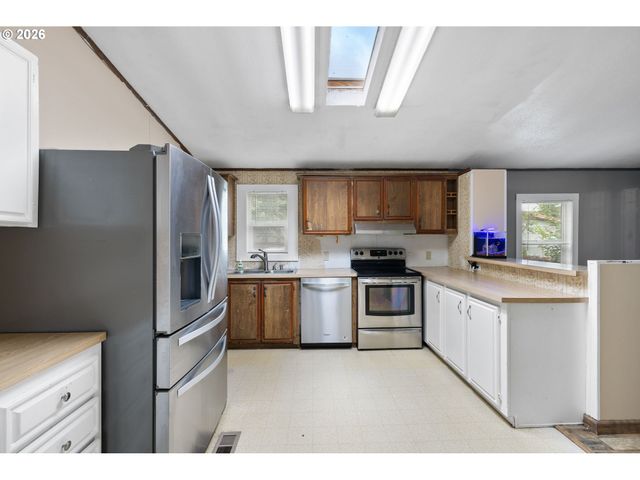 13141 Se POWELL Blvd 18, Portland, OR 97236