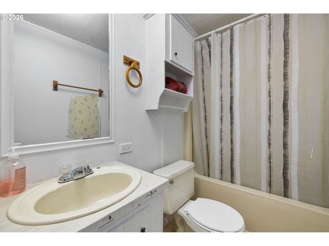 13141 Se POWELL Blvd 18, Portland, OR 97236