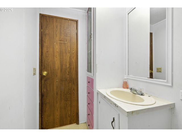 13141 Se POWELL Blvd 18, Portland, OR 97236