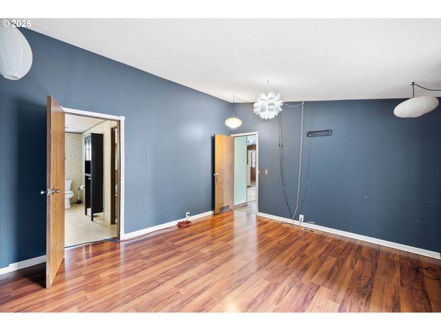 13141 Se POWELL Blvd 18, Portland, OR 97236