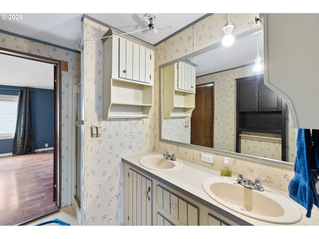 13141 Se POWELL Blvd 18, Portland, OR 97236