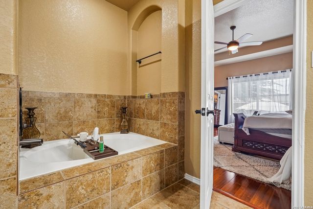 11407 Road Runner, San Antonio, TX 78245