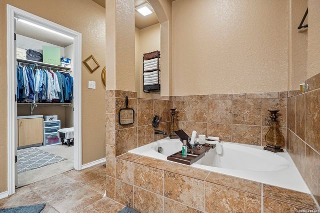11407 Road Runner, San Antonio, TX 78245