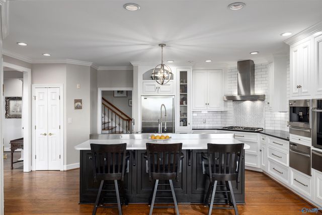 2213 Hidden Ridge Circle, Vestavia Hills, AL 35243